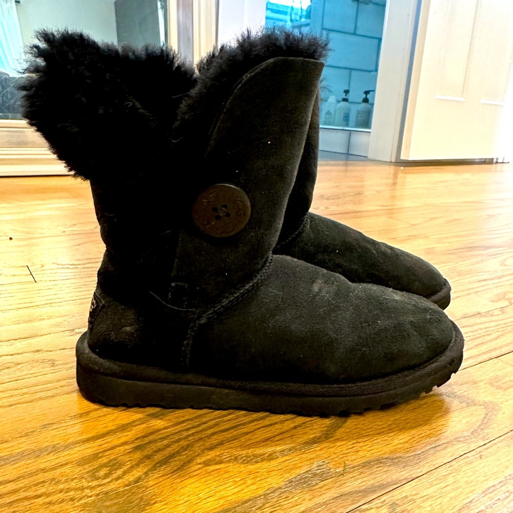 Ugh boots women’s size 5
